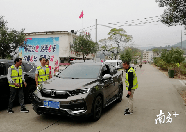 扣了100多臺車連州東陂對無牌摩托車電動車實行斷糧行動