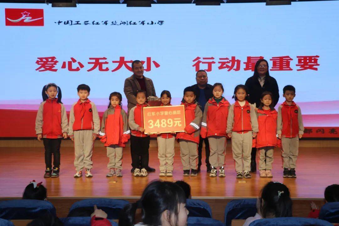 山西运城盐湖区红军小学举办跳蚤市场,助力公益发展