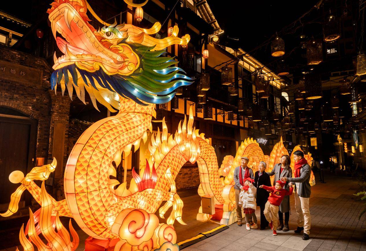 免票看灯会逛重庆唯一市内免税店新年去长嘉汇get新耍事