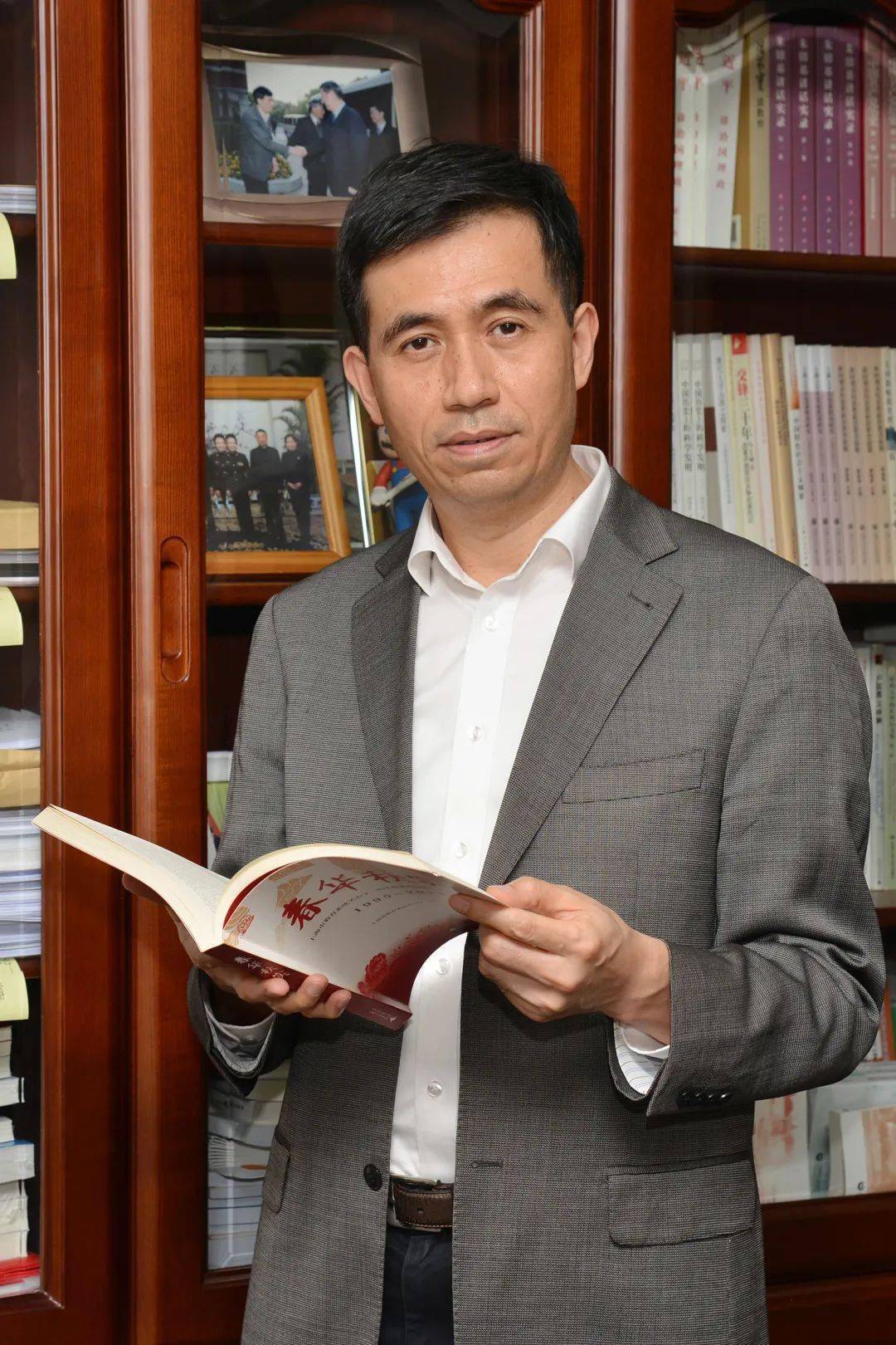 话说七十年滕建勇让历史告诉未来