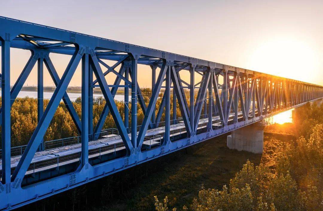 环渤海交通网重点项目黄大铁路开通运营