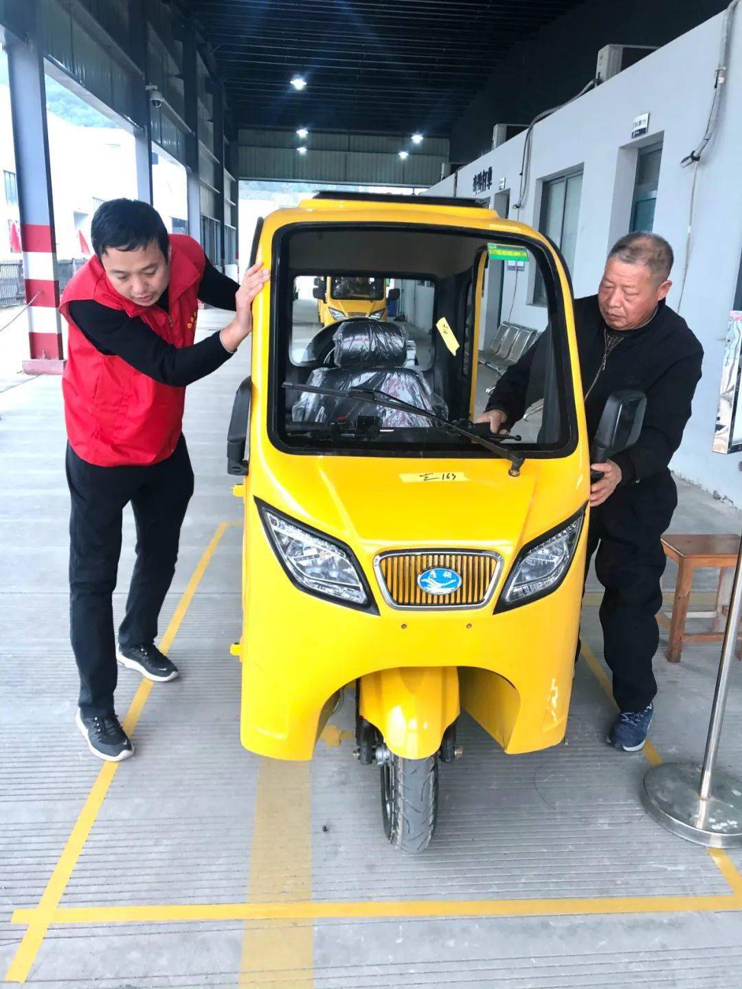 临海市残疾人机动轮椅车集中上牌,180辆"小黄车"安全上路!