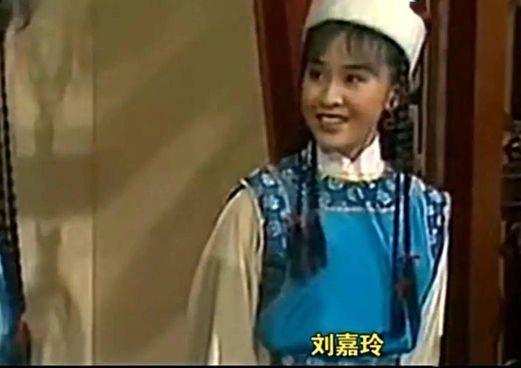 随后在1983年经典电视剧《射雕英雄传》中,刘嘉玲饰演一名侍女,仅仅