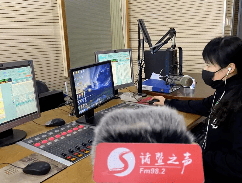 信息化广播设备机房在中央人民广播电台的电波中,也不乏诸暨人民广播