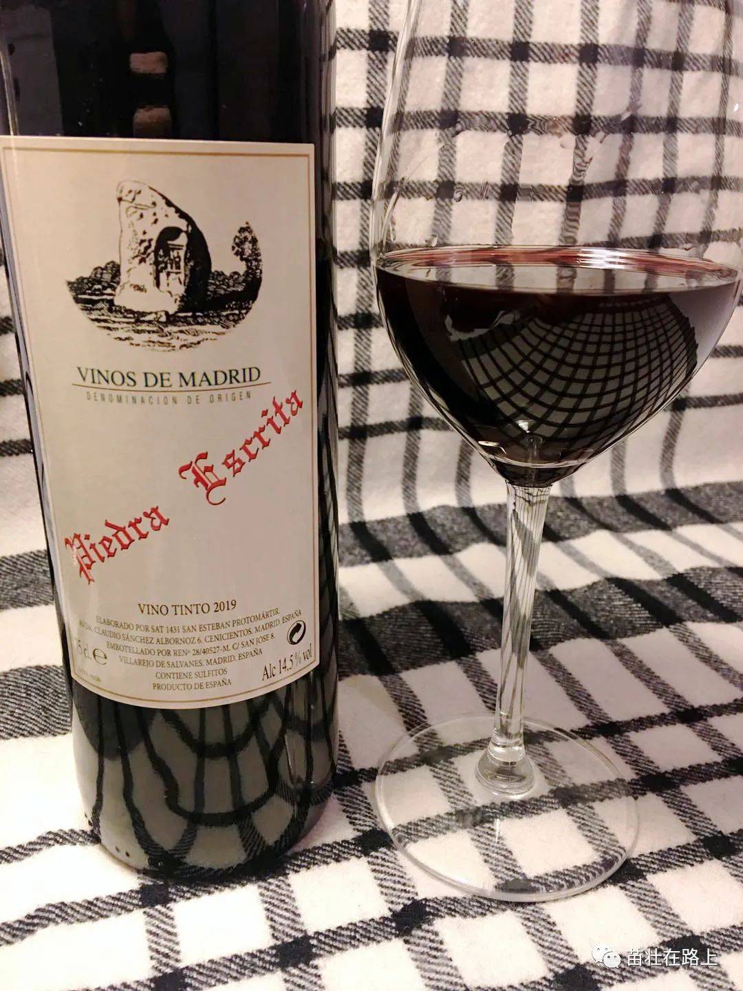 给大家推荐三款西班牙进口红酒,是我的老朋友温莫代理的,她们是这三款