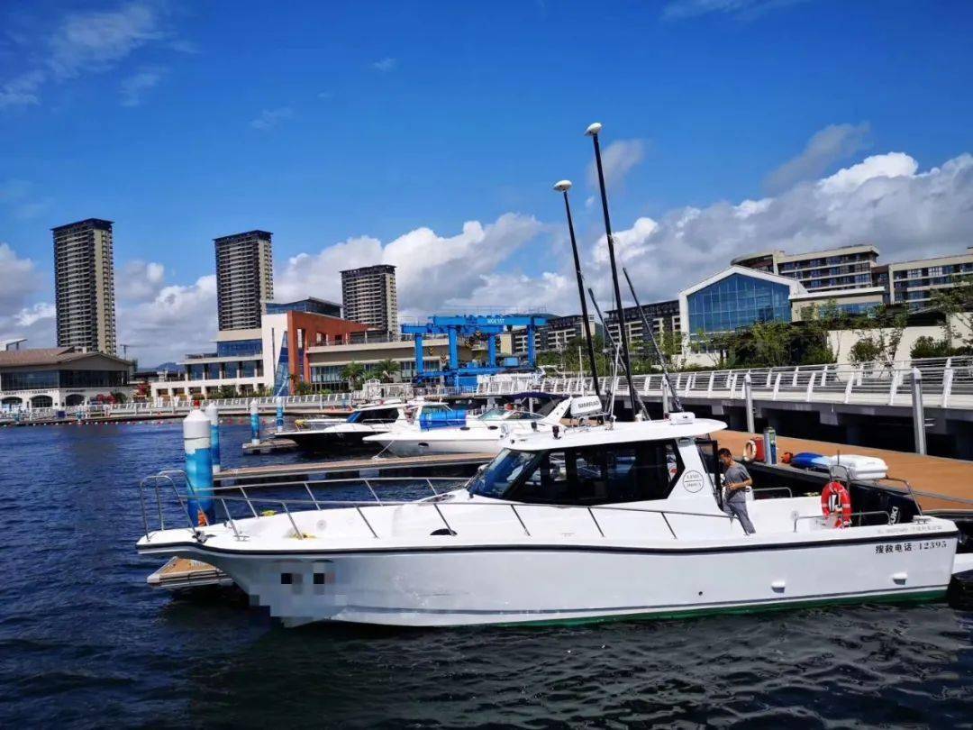 停靠在游艇俱乐部码头的利美游艇 创立于2016年的宁波利美游艇有限