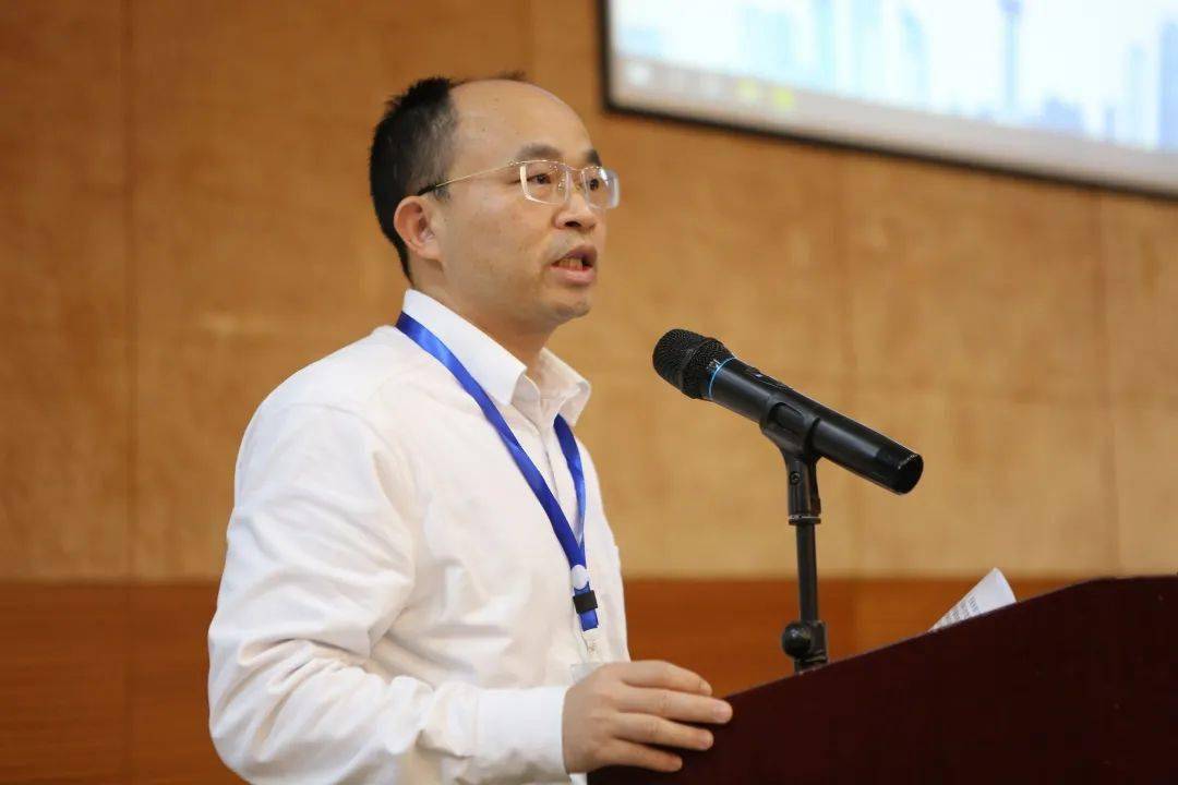 海南医学院第二附属医院党委书记蔡毅闭幕式上做了总结讲话