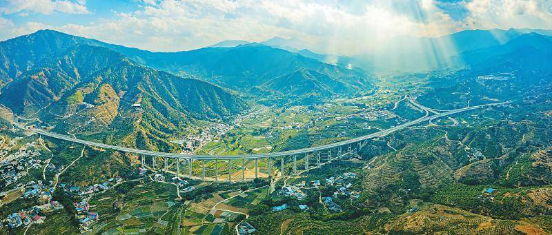 四川铁投集团:综合交通"顶梁柱"的答卷和蓝图_铁路