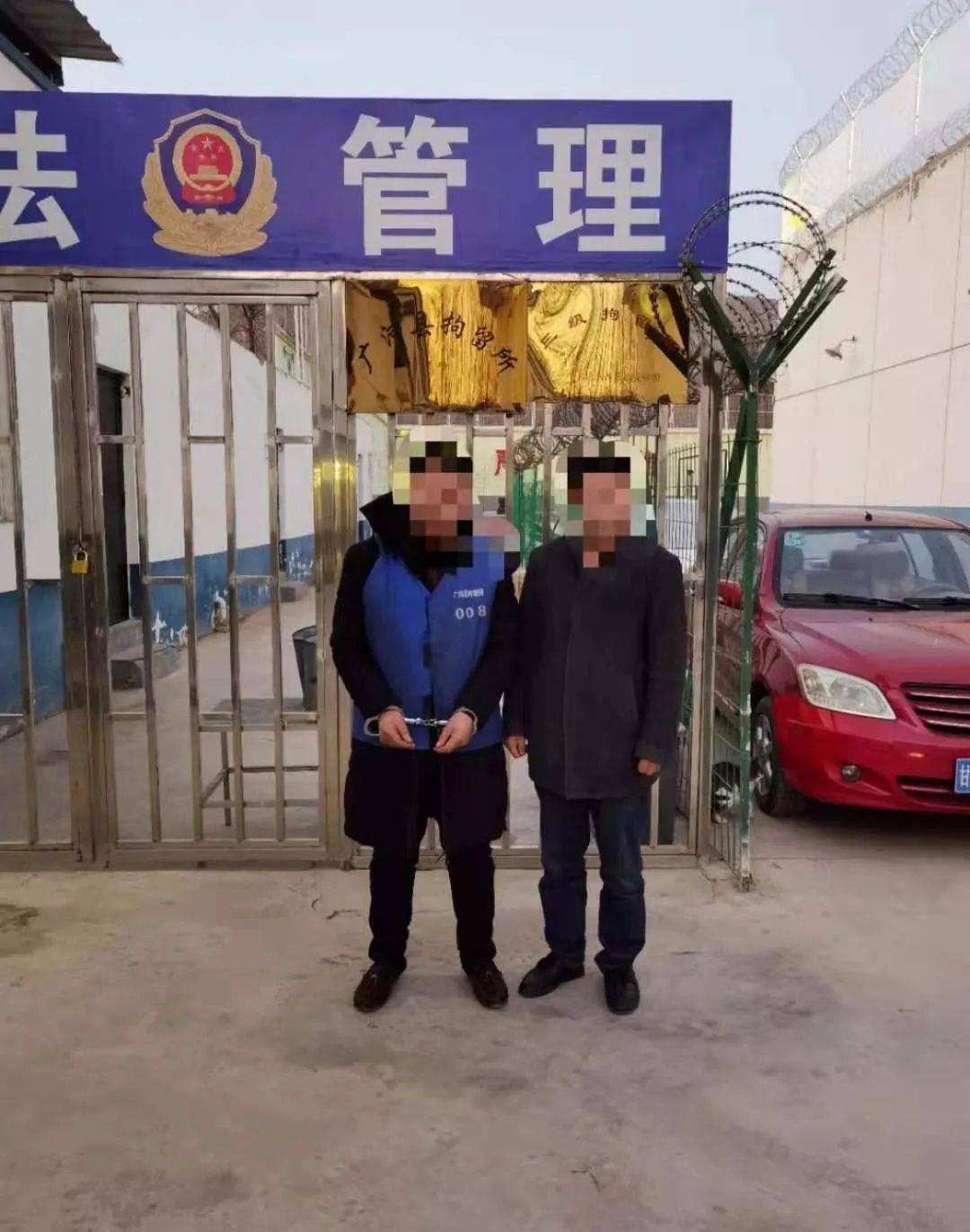 12月27日,该县三甲集镇组织工作人员到甘坪村马某某家中动员收缴医疗