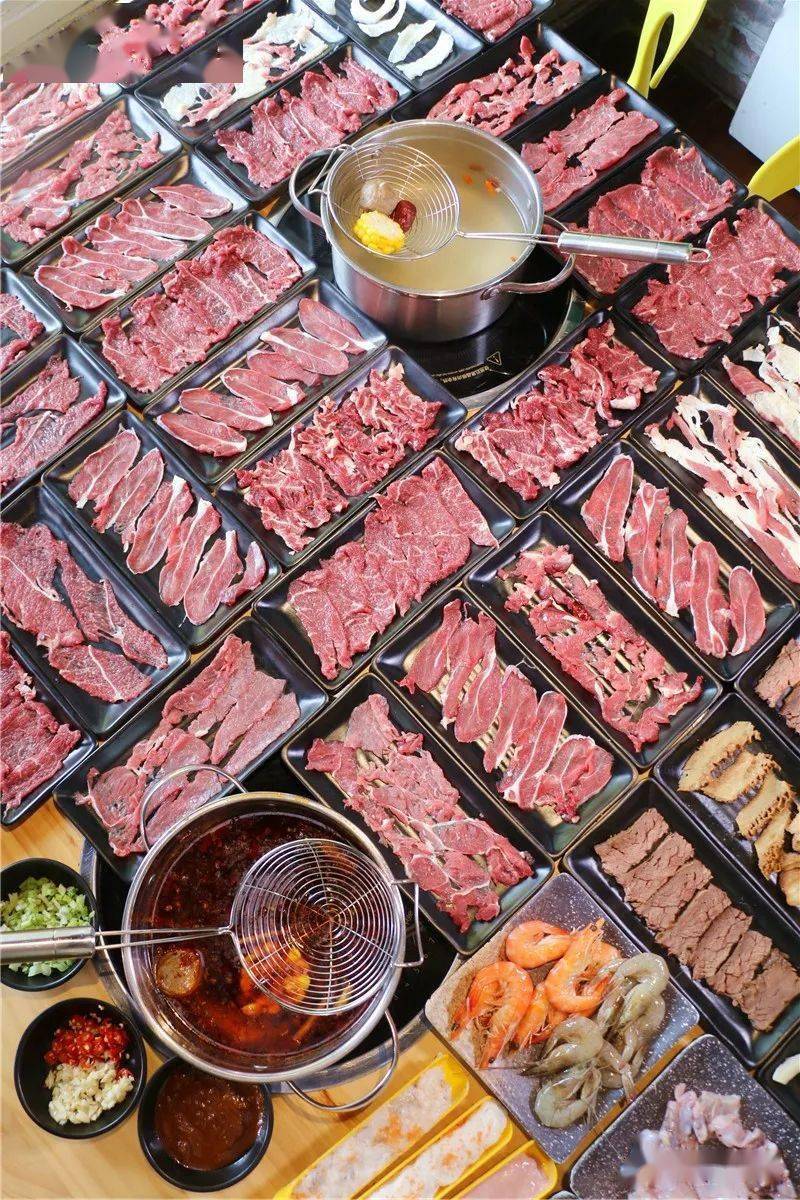 钟法路新开鲜牛肉自助餐厅满屏肉肉肉一盘接一盘不限量吃哈哈