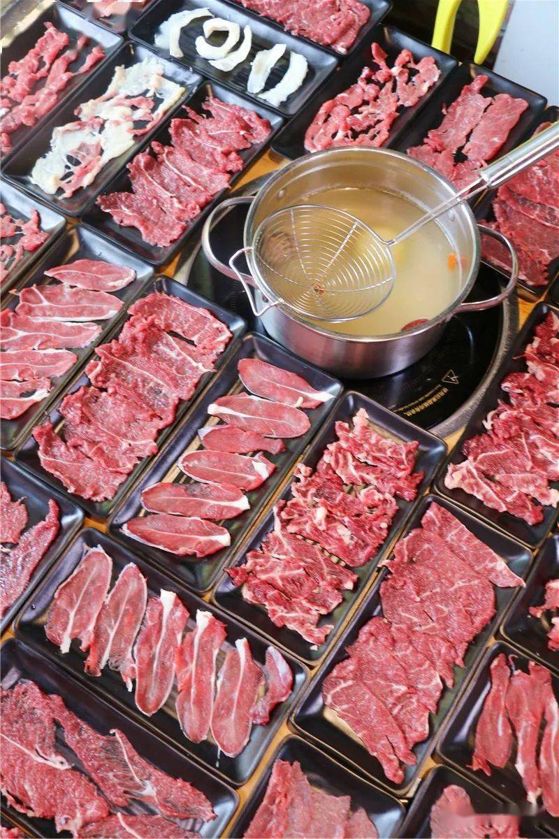 钟法路新开鲜牛肉自助餐厅满屏肉肉肉一盘接一盘不限量吃哈哈