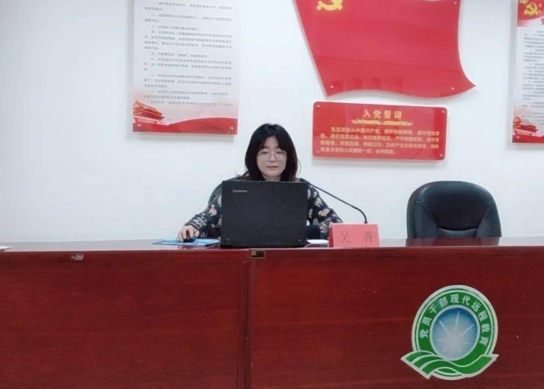 杭垓镇三资中心主任吴菁作培训