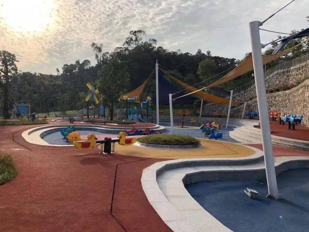 金钟湖公园改造提升工程项目位于金钟水库,东接古香林公园,西接树木园