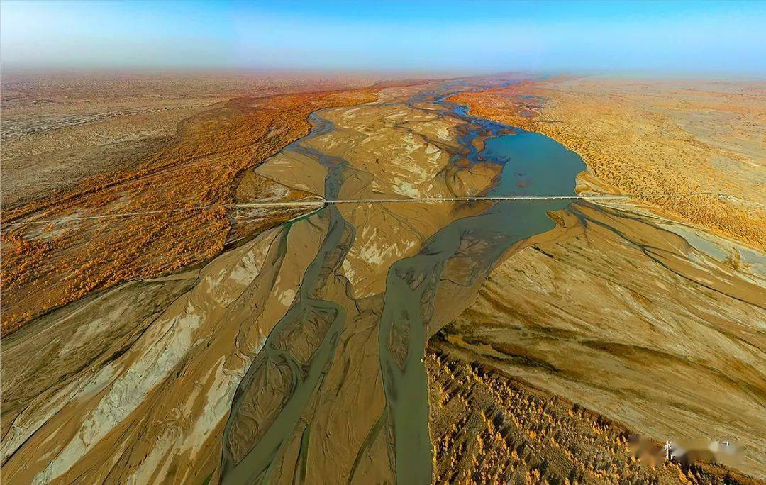 2020年10月17日,秋染和田河2020年10月24日,达里雅布依的日出2020年10