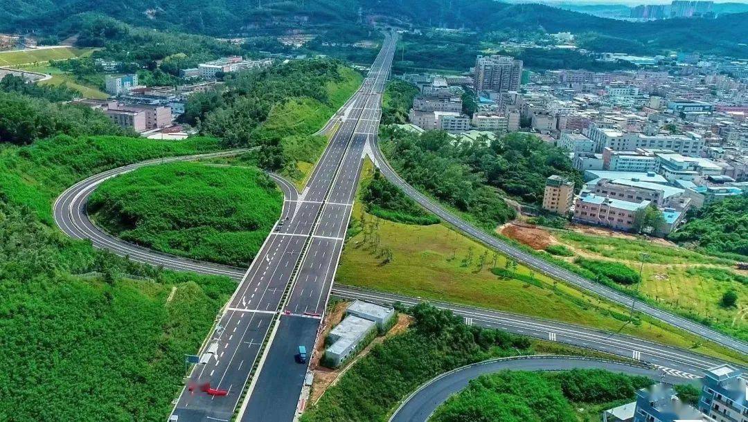 凤岗车主们深圳外环高速东莞段正式通车