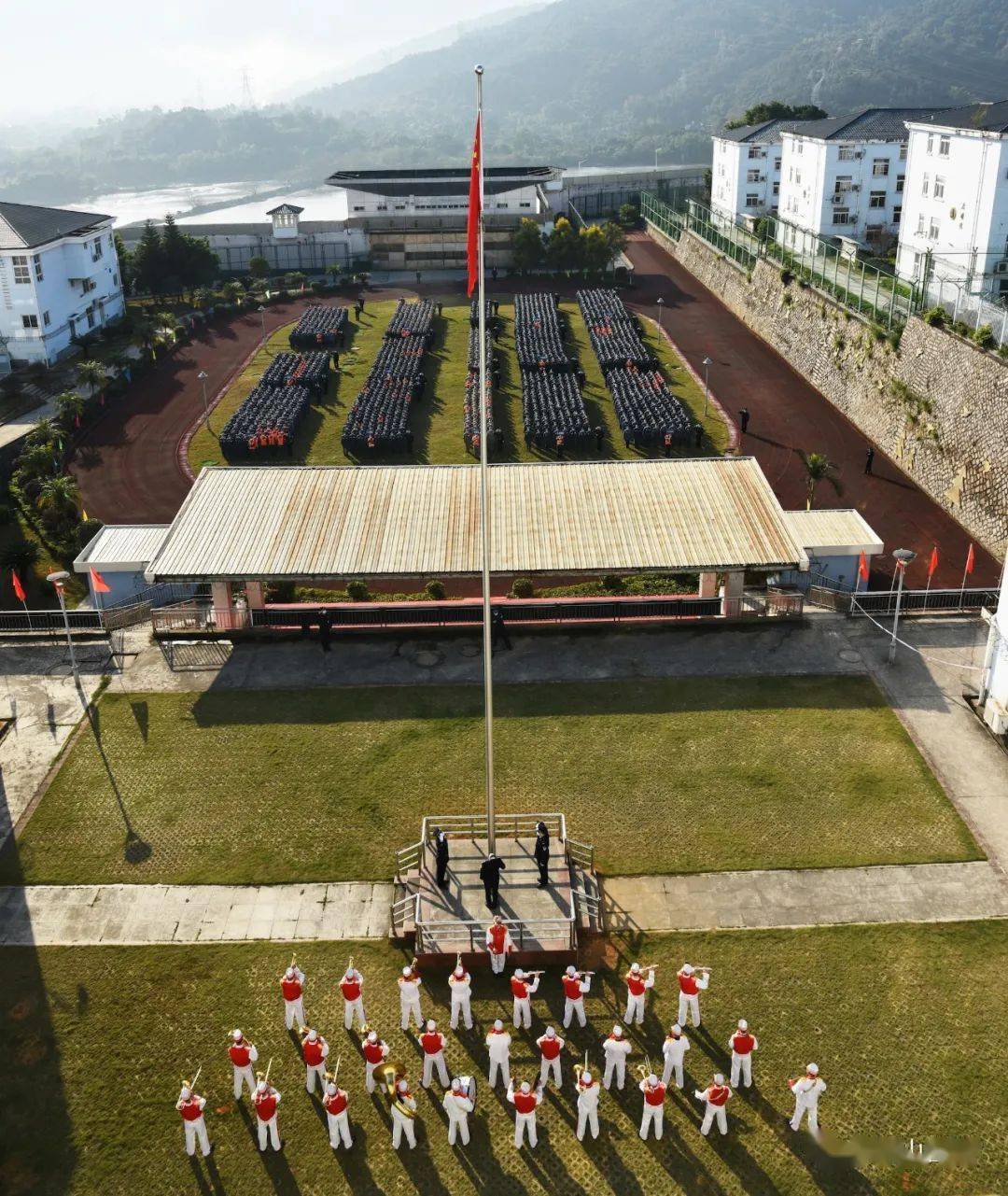 省未管所举行元旦升旗仪式