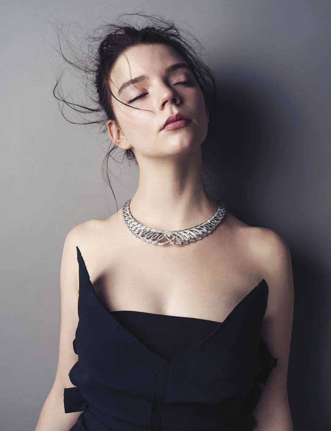 小魔女安雅2021继续散发魅力吧丨赏色