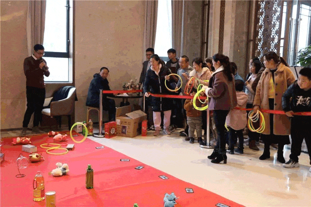 就能将自己中意的奖品收归囊中一个小小的套圈圈圈蔓延,延伸到内心的