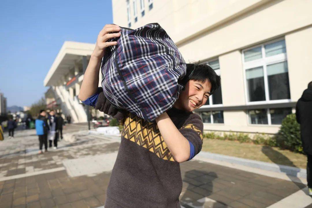 搬家啦他们迁入苍南最大的学校