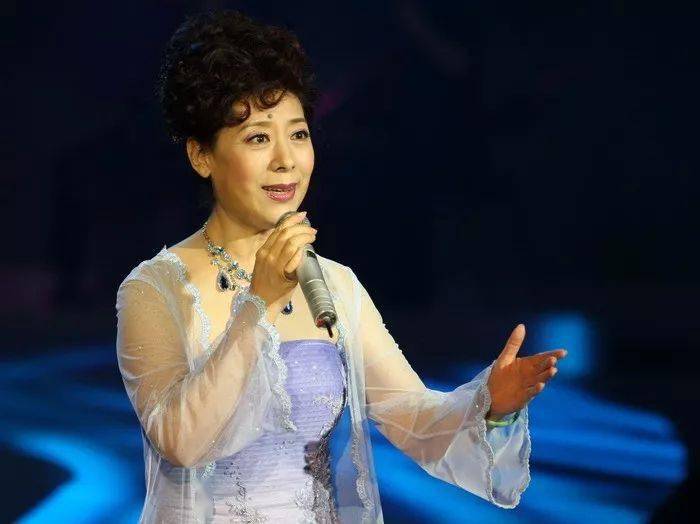她是国宝级歌唱艺术家,一生磨难对音乐始终如一!