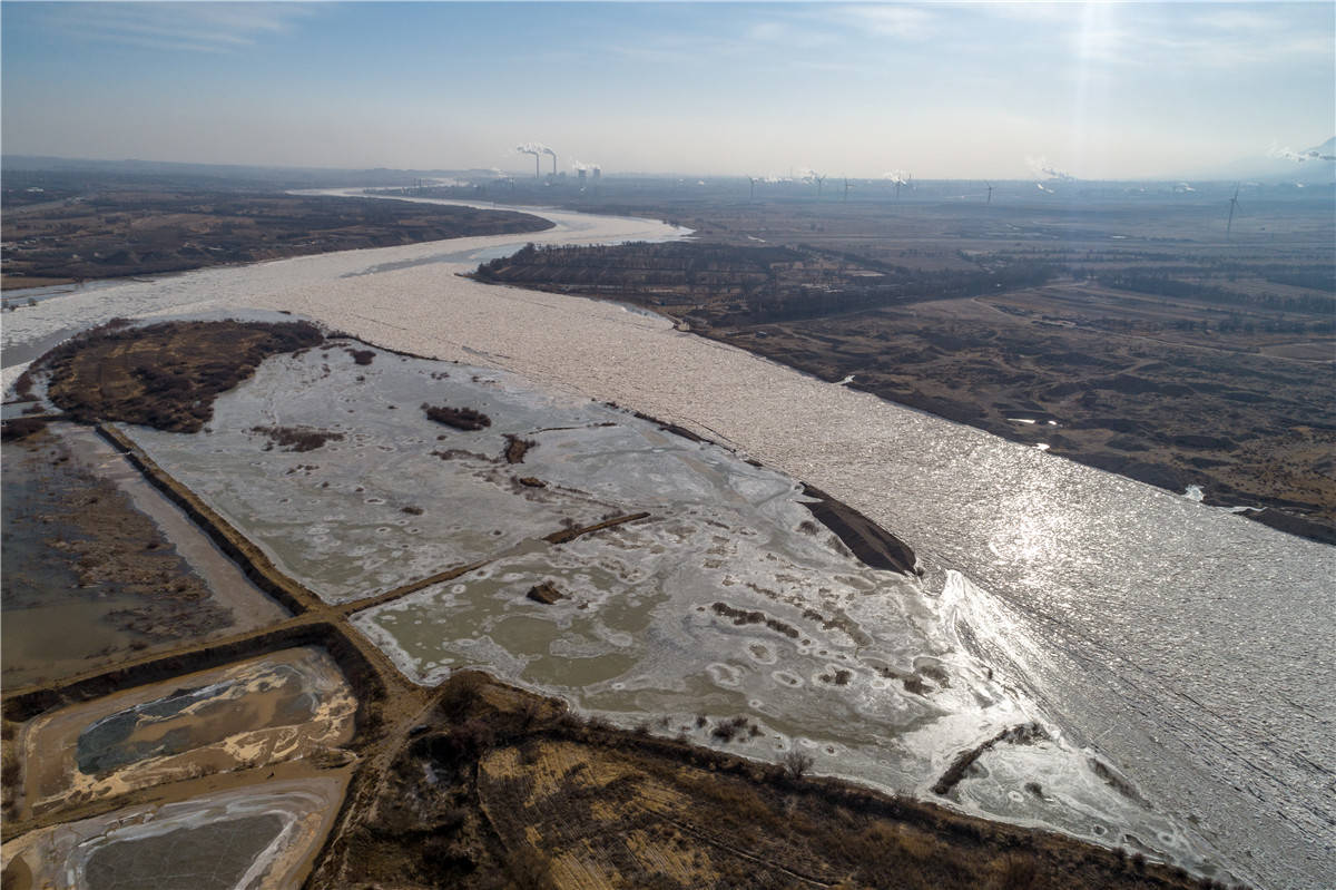 高清大图:瞰黄河宁夏段封河壮丽景色