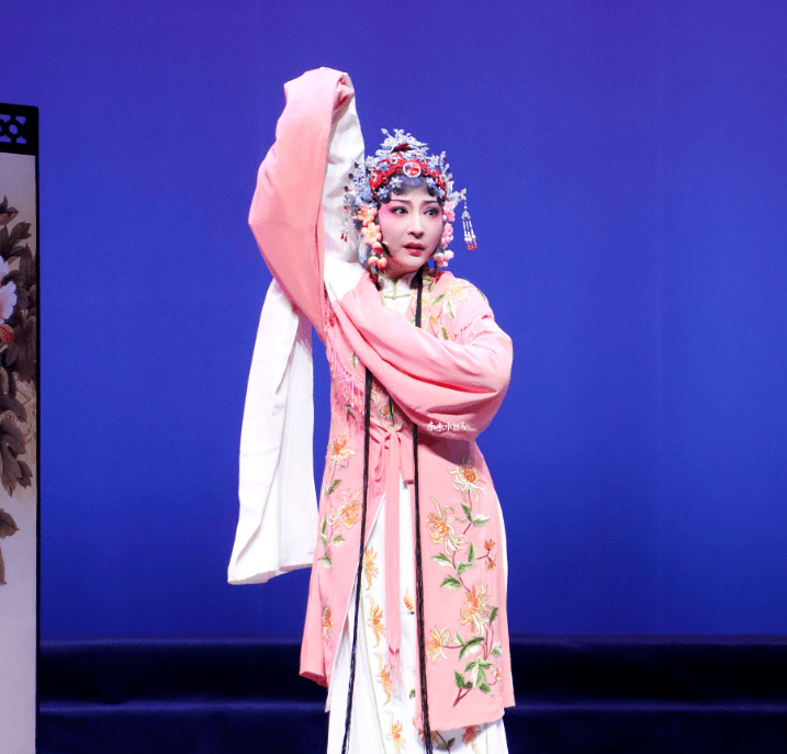 舞台上的大家闺秀生活中依然可亲可敬祝福送给谢群英老师