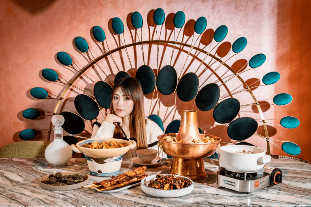 神级傣味「火烧云」新店空降合生汇,秒穿神秘科幻雨林!