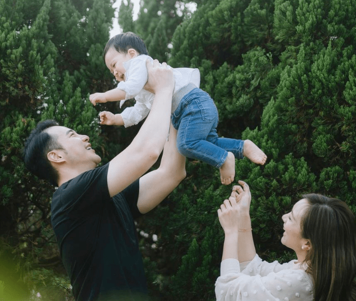 婚后,张子庭与老公很快有了第一个孩子.