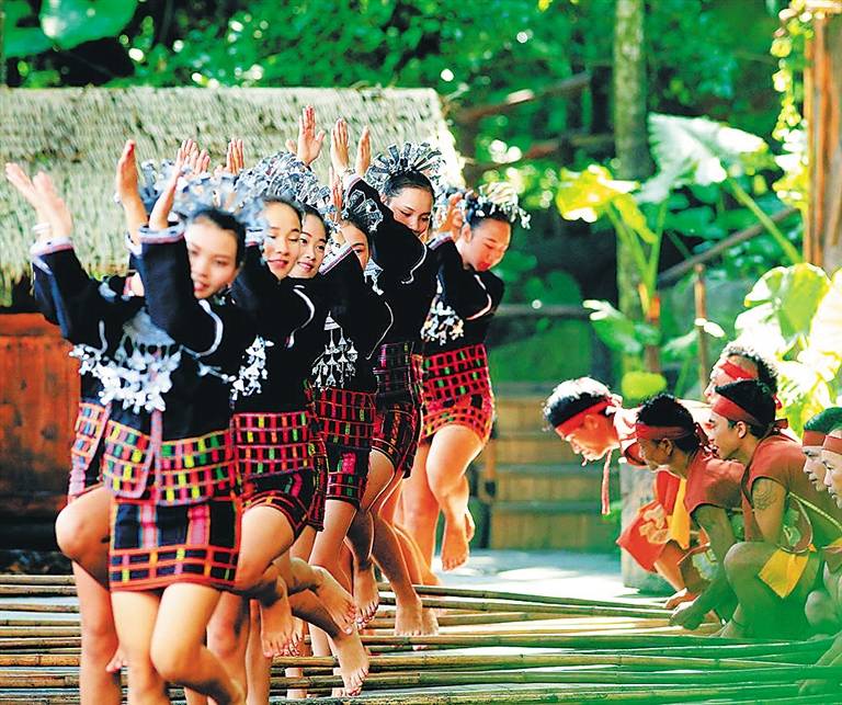 黎族打柴舞.黎族面具舞.钱铃双刀舞.