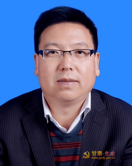 宁县人,甘肃省委党校在职大学学历,现任熊家庙办事处党工委副书记