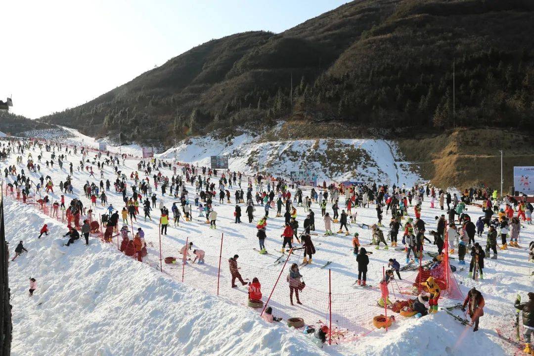 江西宜春明月山滑雪场图片