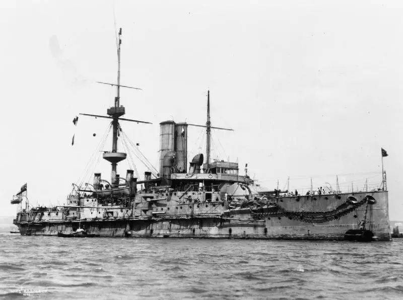 初讨论百夫长级的设计架构时,本打算直接沿用君权级战列舰的防护设计