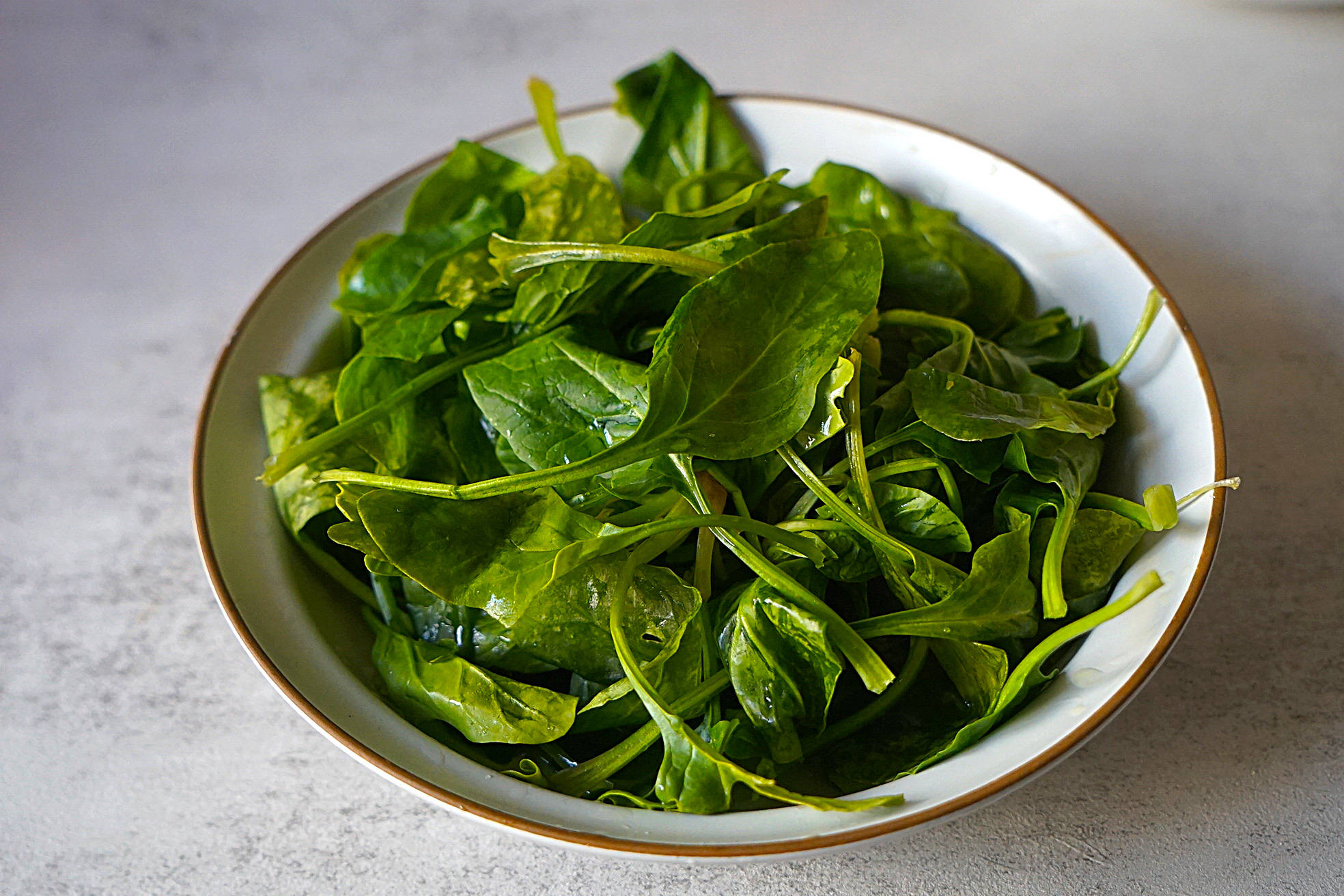 今日冬至,记得给家人多喝点这汤,味道鲜美又营养,顺利过冬天_菠菜
