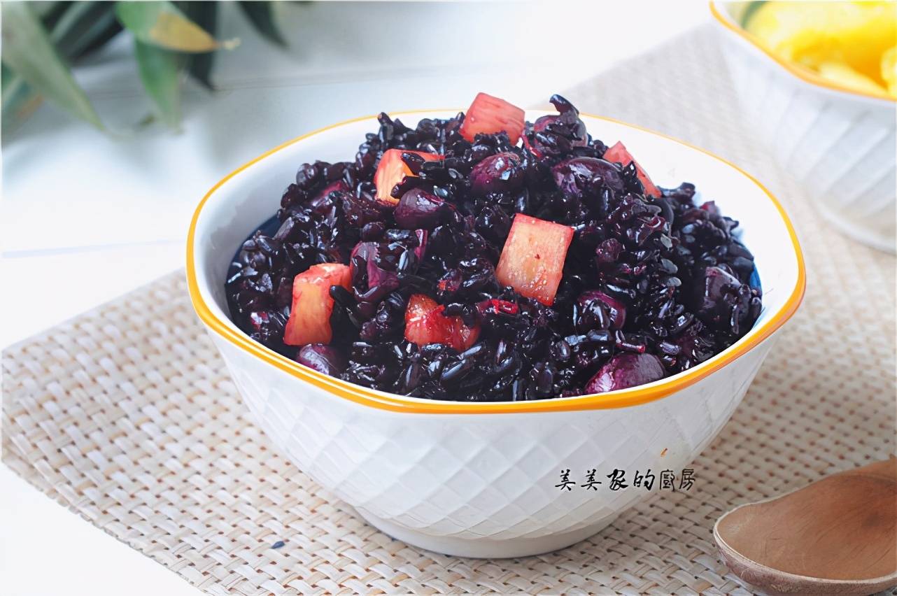 儿子最爱紫米饭,冬天几乎天天吃,口感香,味道好,清爽好消化_菠萝