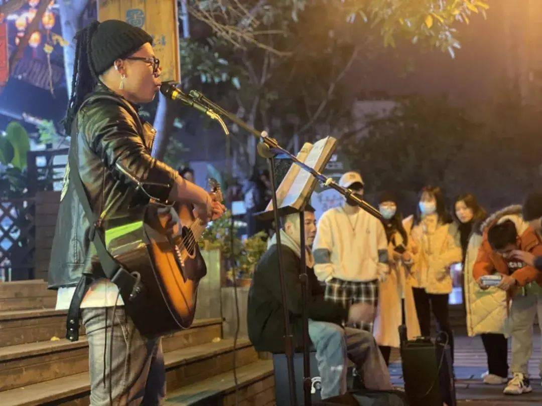 点亮德阳夜空德阳首批街头艺人持证上岗啦