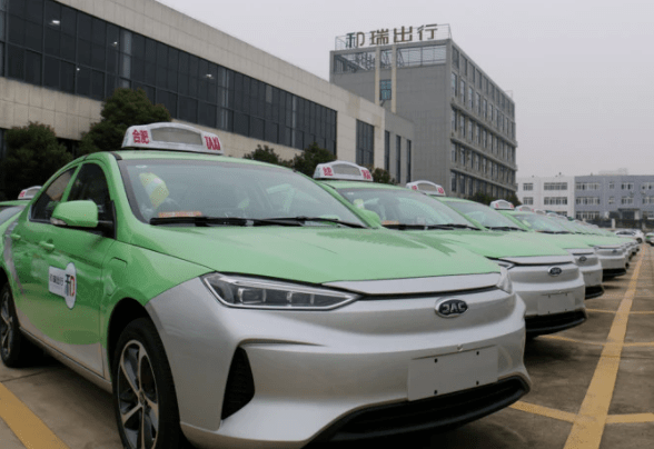 要求从2018年起,合肥,芜湖等市新增巡游出租车100%使用新能源汽车