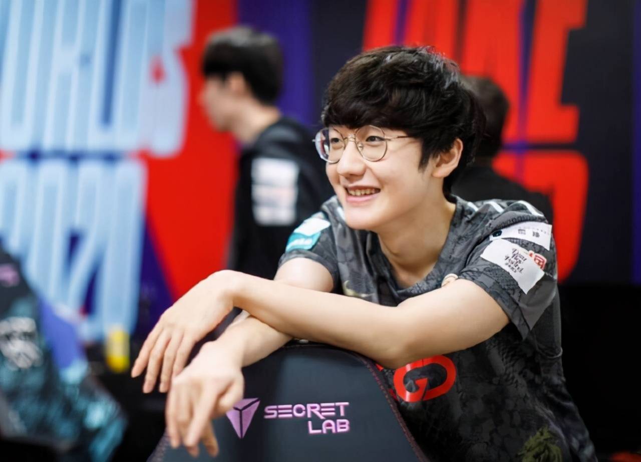 s10世界赛,小花生收到黑粉礼物,这次做的真的有点过分