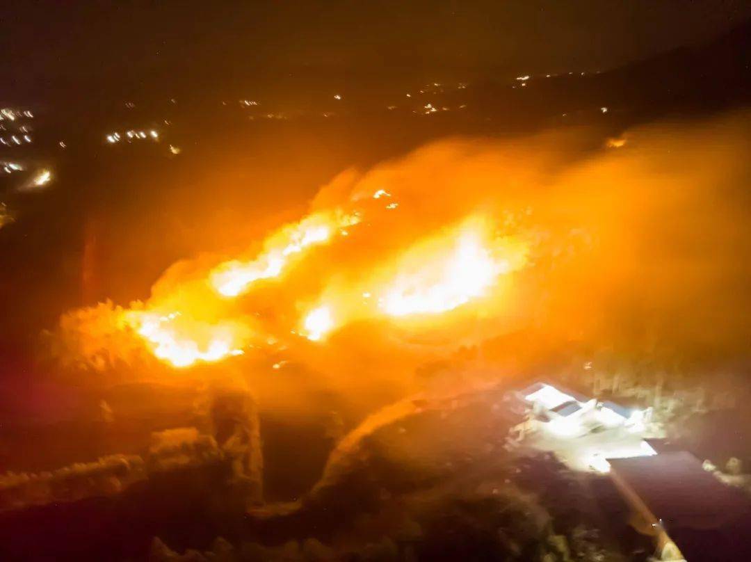 【航拍】 火烧山,藤县太平大坡/善庆路口多个山头._火灾