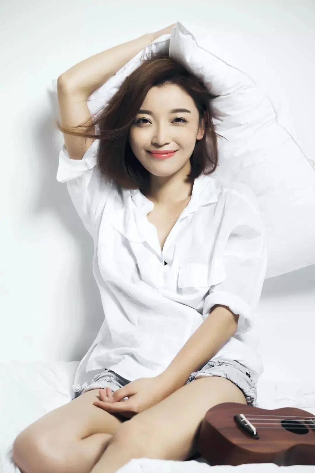 可御姐可文艺,可清新可腹黑……她的角色没有局限!_冯燕