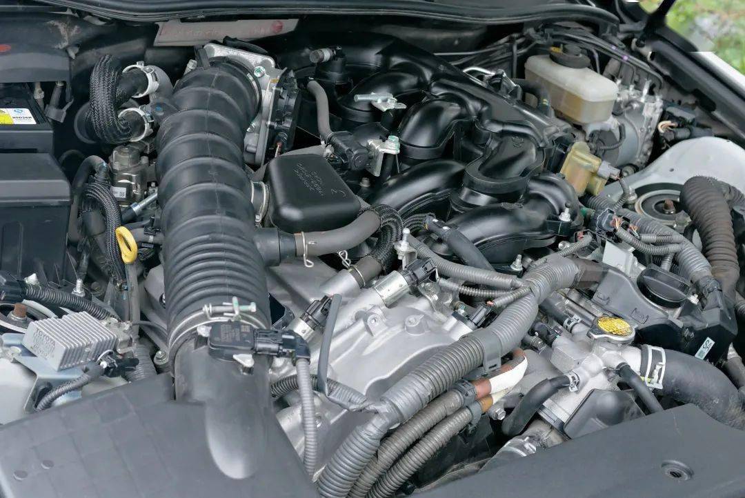 直喷的v6自然吸气发动机,4gr-fse,加上爱信堪称经典的6at手自一体变速