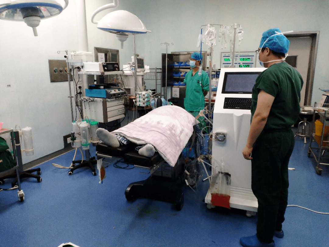 我院普外二科成功开展胸腹腔热灌注化疗新技术项目