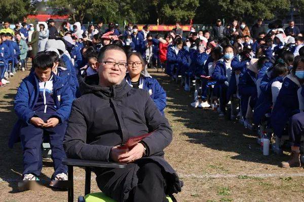 钱库二中举行"庆元旦"班歌风采表演大赛