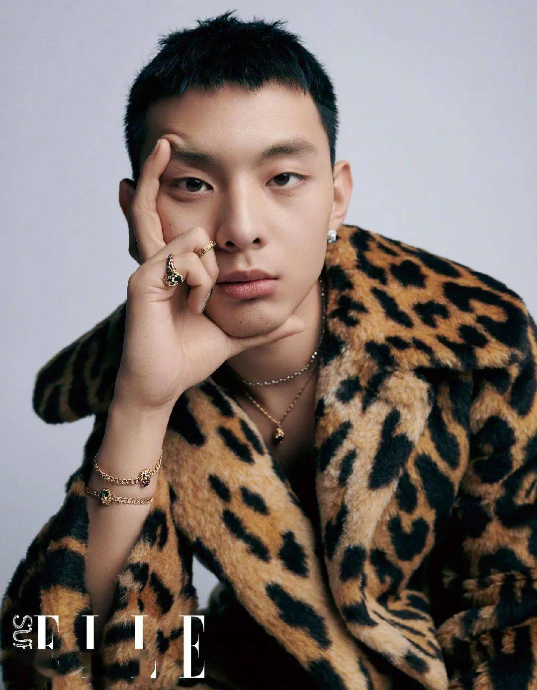 九拍大师兄安雨登上世界时装之苑杂志