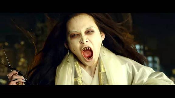 很神奇男子用自己的血压制住长发女鬼