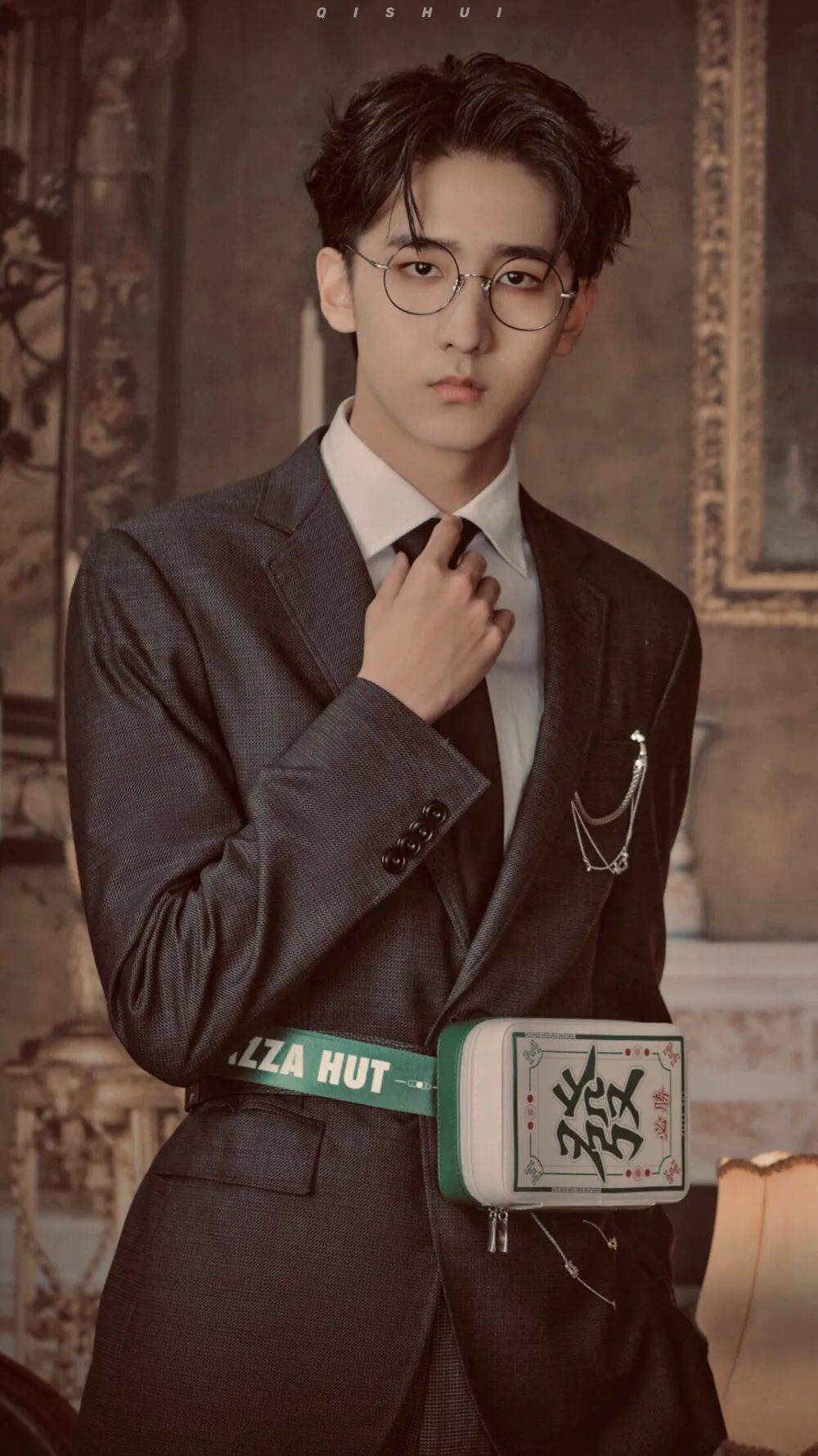 手机壁纸r1se赵让