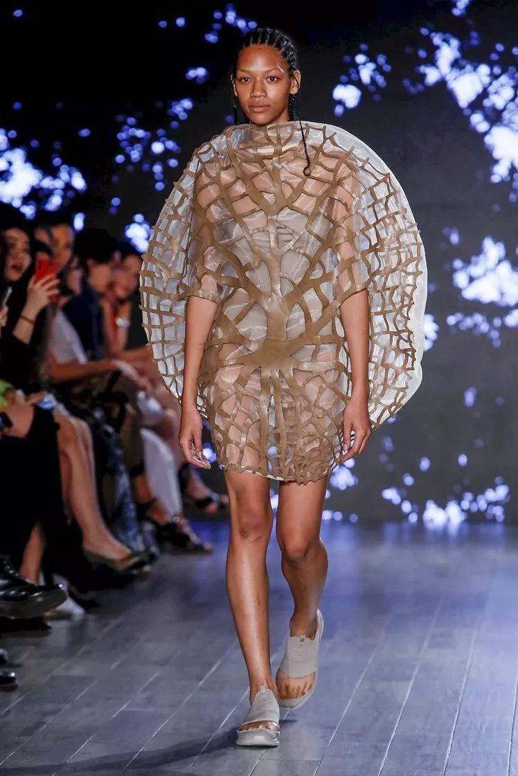 一眼惊艳3d打印技术的仿生植物叶脉服装时尚与艺术前卫兼具