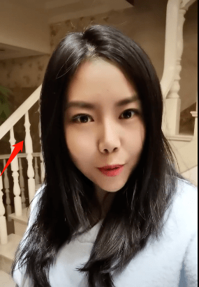 超女纪敏佳近况,长脸尖下巴认不出,住三层豪宅很富贵