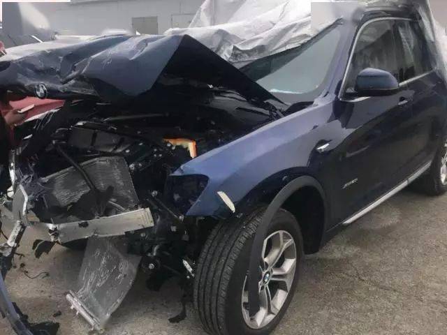 修理厂偶遇一辆宝马x3事故车车主看着让人心烦10万开走