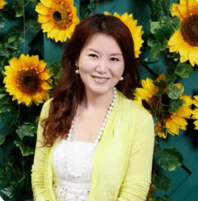 张梅老师崇尚华德福艺术,喜欢创意,爱书画,享受和孩子们在一起工作