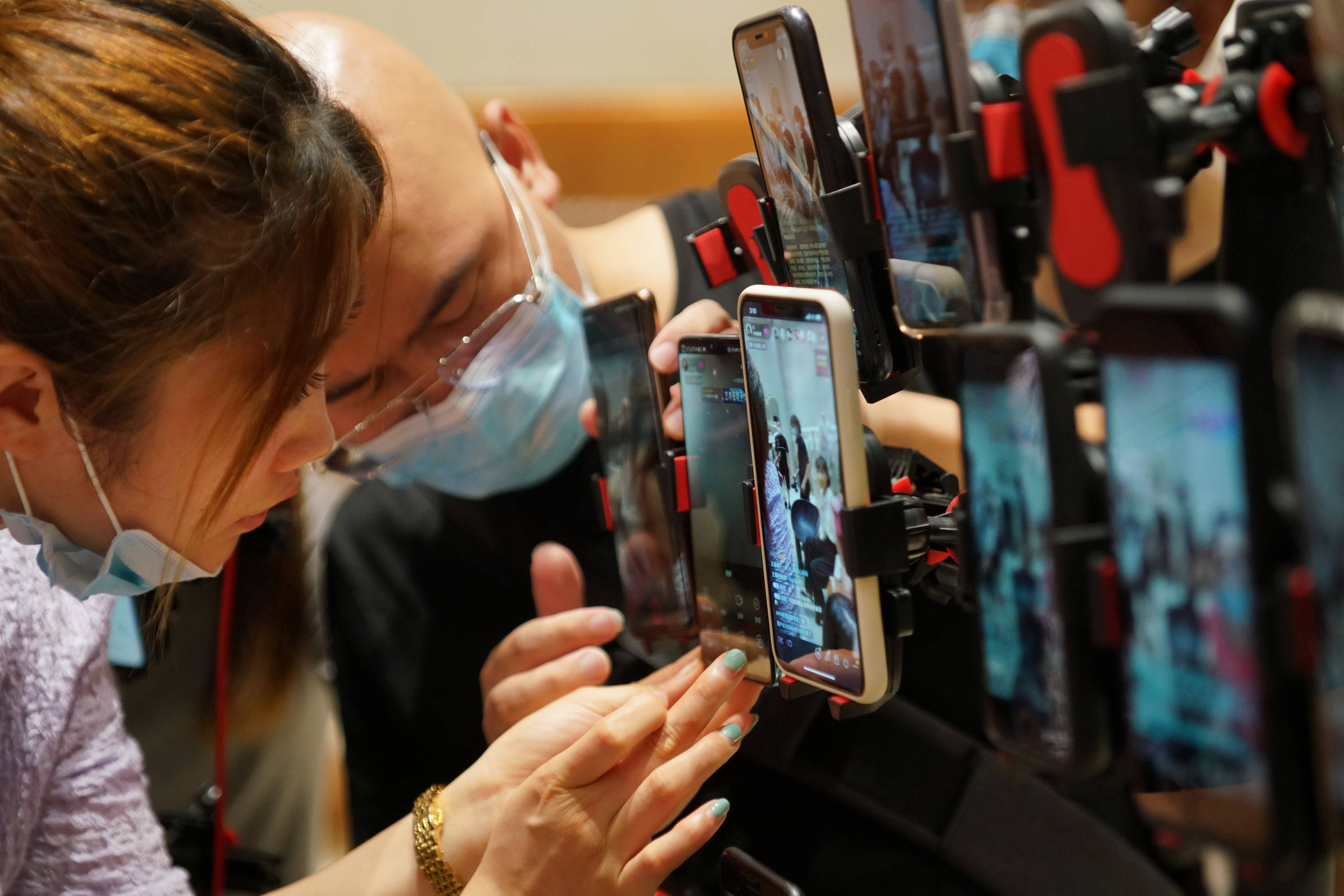 好文| 警惕直播带货的"低价售卖"陷阱